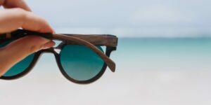 Cómo proteger tus ojos del calor y la luz intensa en verano